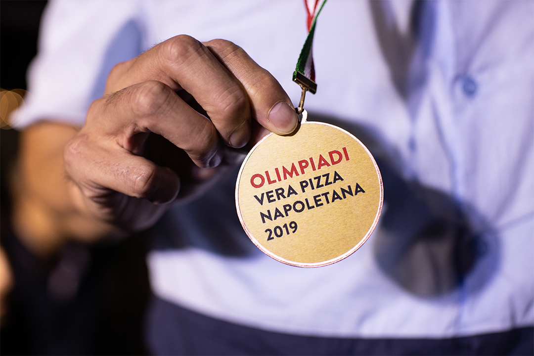 Olimpiadi della pizza 2019. Salvatore de Rinaldi primo premio con la sua "Mastunicola"